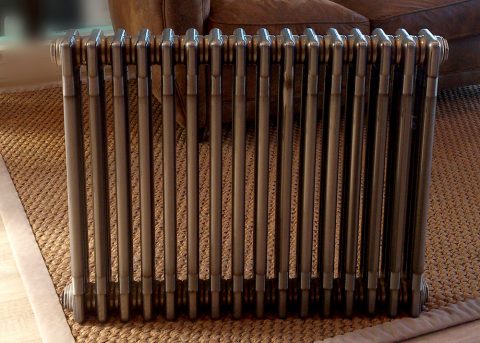CHARLESTON TECHNOLINE : l’élégance fonctionnelle et le confort d’un radiateur eau chaude en acier brut verni !