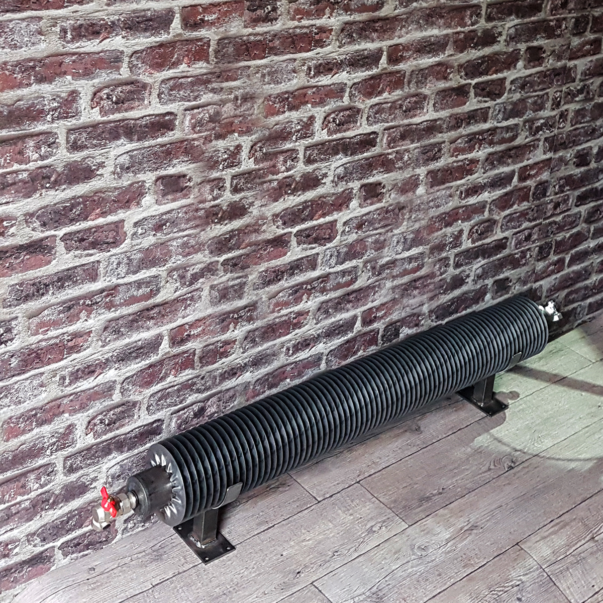 TUBE AILETTES : le radiateur tube ailettes style industriel - le radiateur industriel eau chaude dont la pureté du tube rond aux fines ailettes en acier brut vous séduira